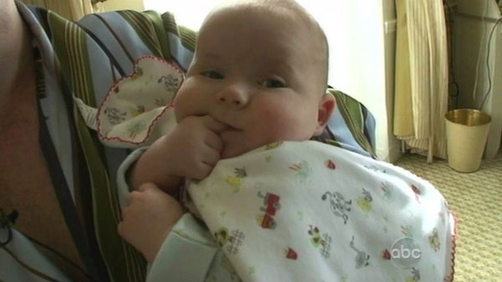 Primera aparición en televisión del bebé de Elton John