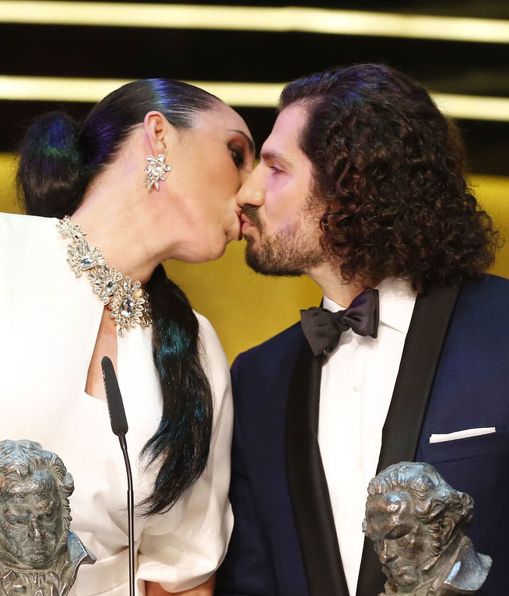 Y también besó al director de cine Jorge Torregrossa