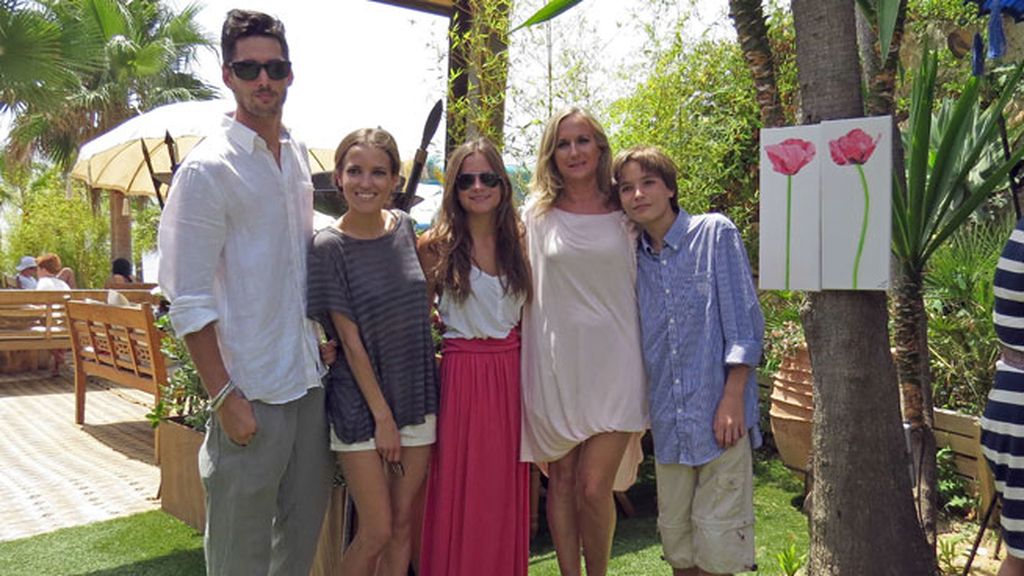 Ana Fernández y Santi Trancho se divierten en Marbella