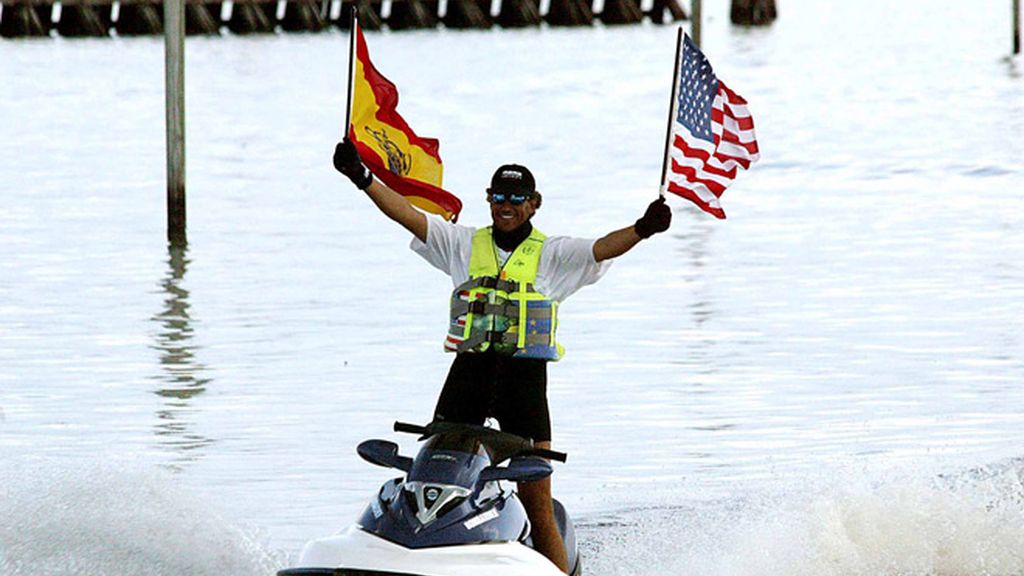En verano, érase un famoso a una moto de agua pegado...