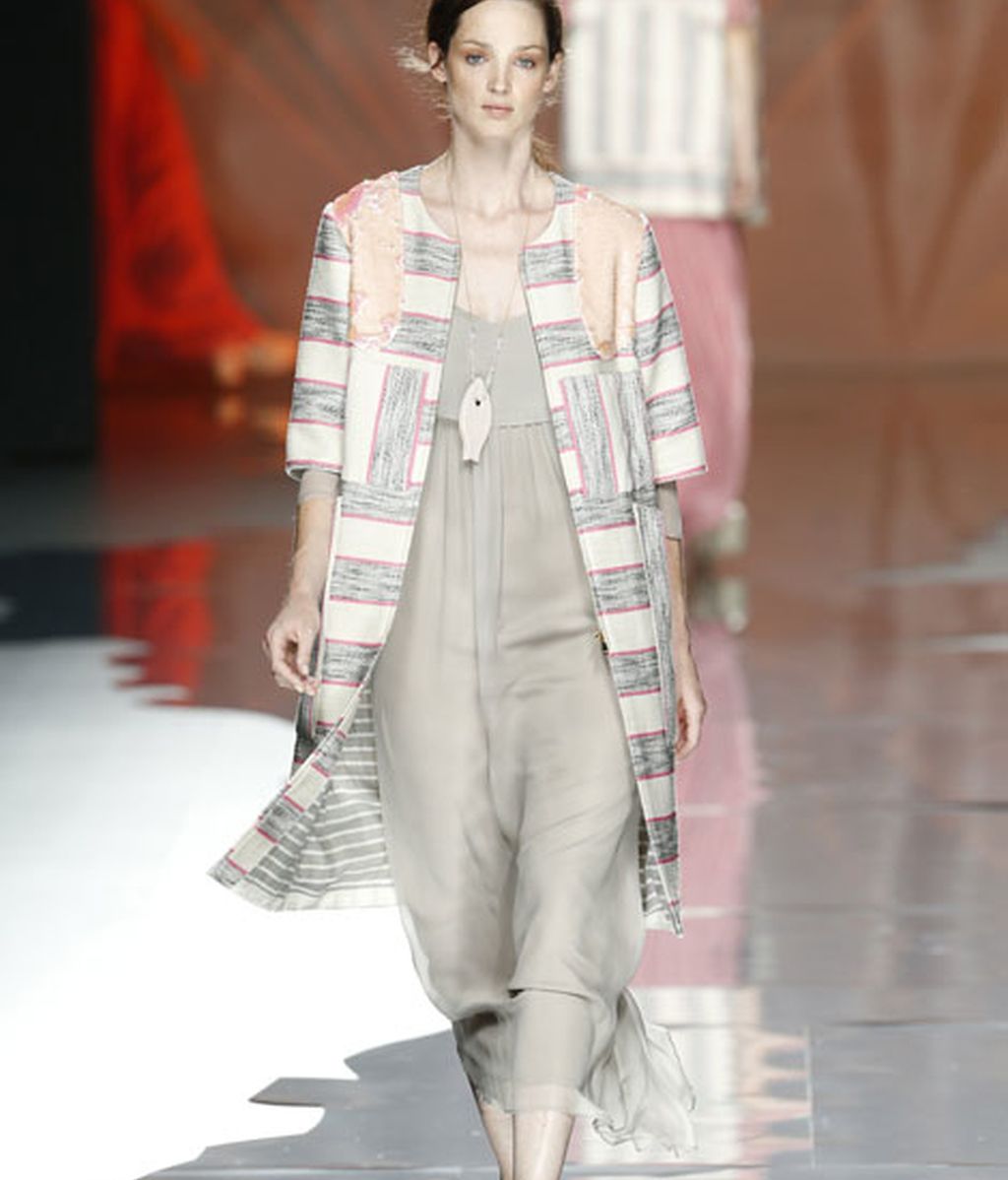 Siluetas fluidas y prints marineros