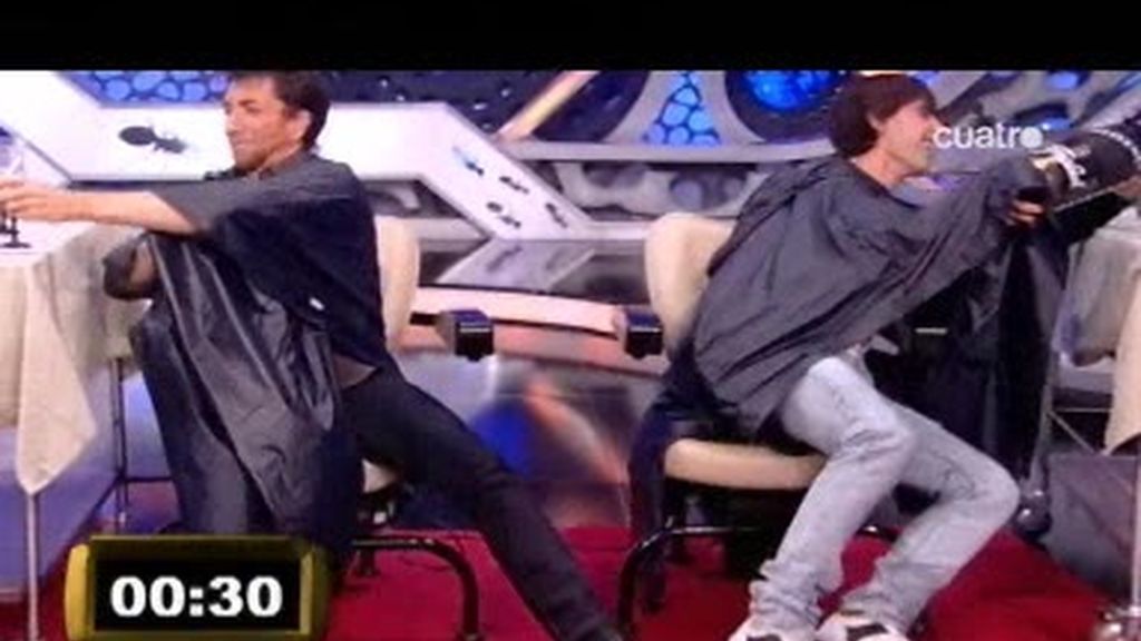 ¿Quién es capaz de llenar más copas, Pablo Motos o Julián Simón?