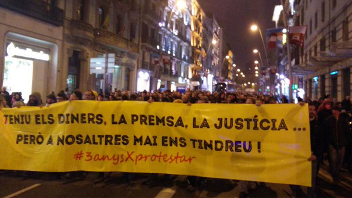 Miles de personas se manifiestan en Barcelona contra sentencia del TS sobre el asedio al Parlament