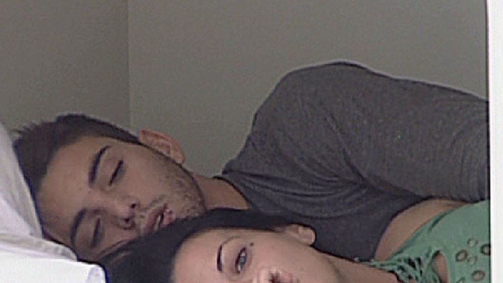 Laura y Marcelo no esconden su amor