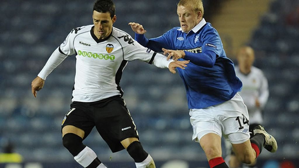 Aduritz, delantero del Valnecia, en el partido de ayer contra el Glasgow Rangers en Champions