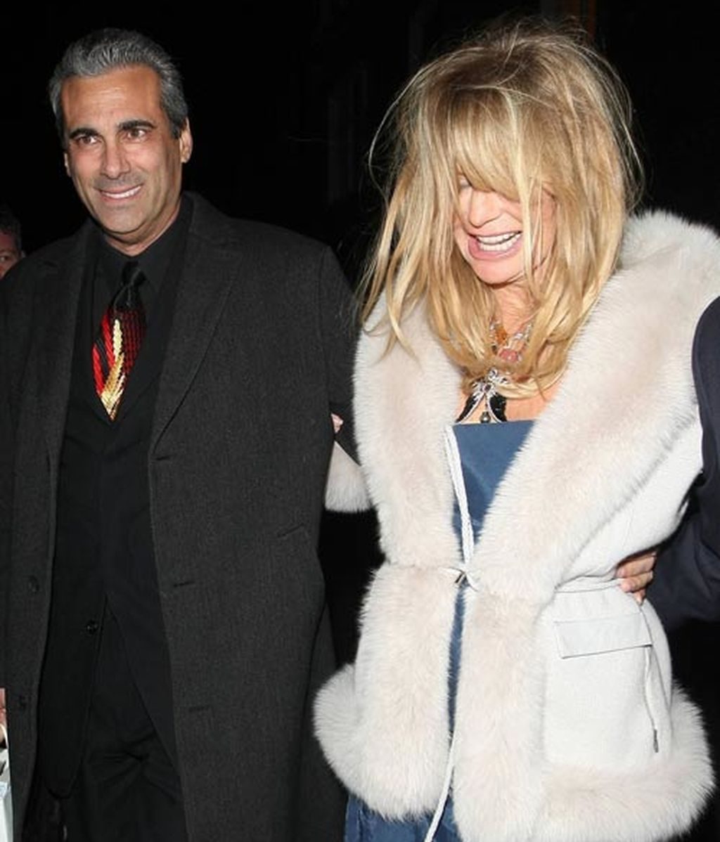 Goldie Hawn: Esta noche hay una... cena benéfica, vayamos todos a la cena benéfica
