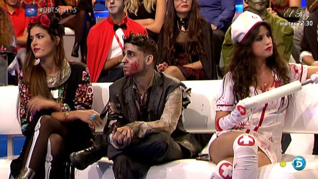 Las gradas del debate celebran Halloween