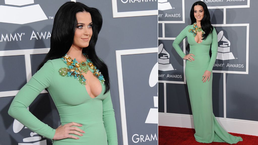 Katy Perry optó por mostrar sus pechos con este original escote