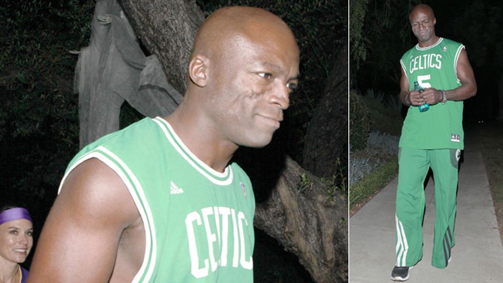 Seal, dejando a tras sus grandes disfraces de Halloween