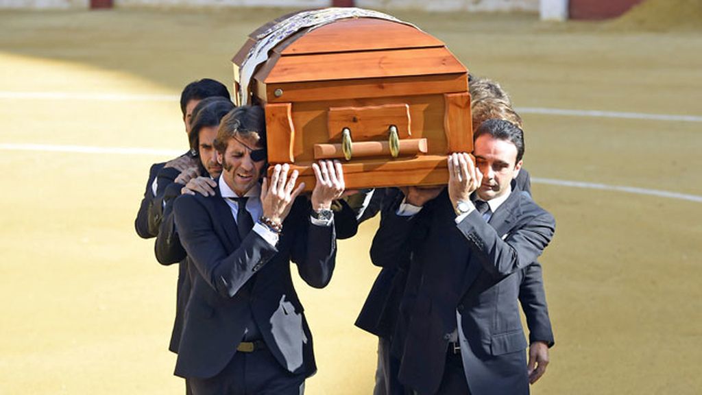 Ruedo, toreros y emoción: el último adiós de José Mª Manzanares Jr a su padre