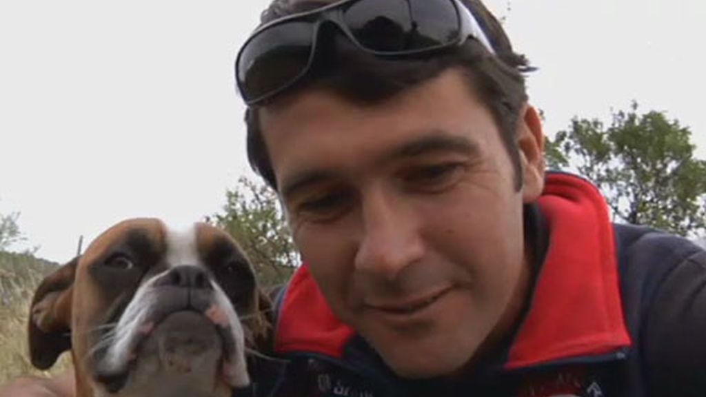 Luis quiere una mujer con clase, que le quiera, le entienda y que le de besos...no como su perro...