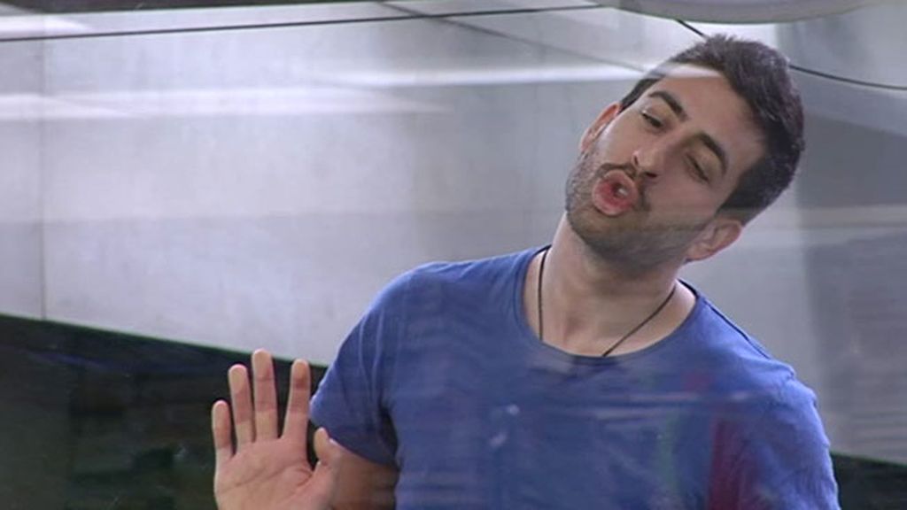 Besos, posturas y mucha tensión sexual