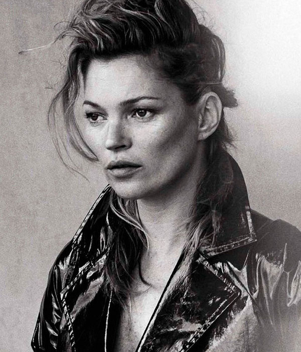 Kate Moss se suma a la moda sin retoques