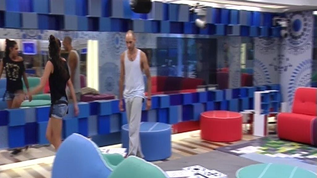 La reconciliación entre Omar y Lucía acaba en beso