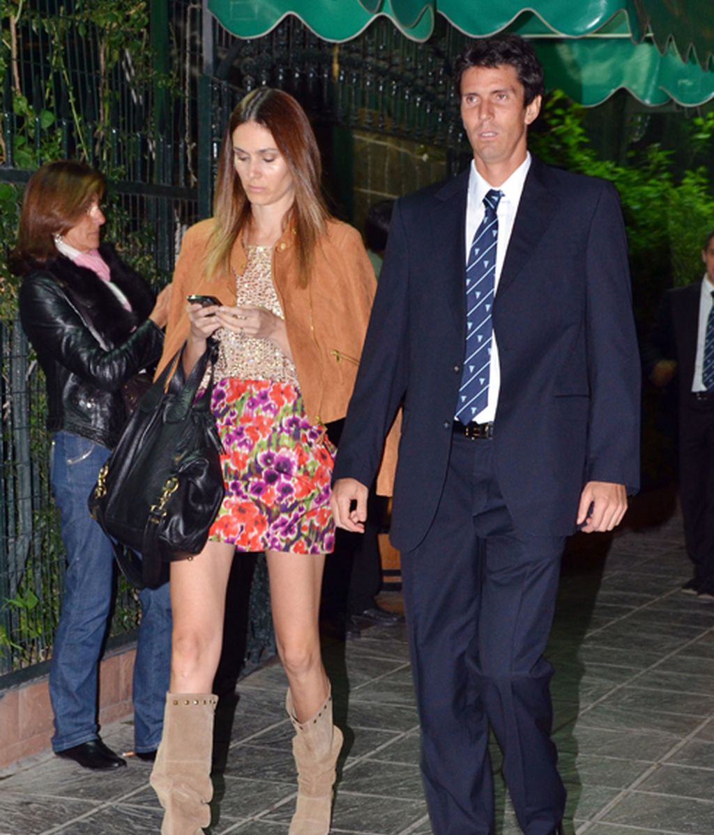 Sin chándal y a lo loco: los chicos de la Davis lo celebran en Sevilla