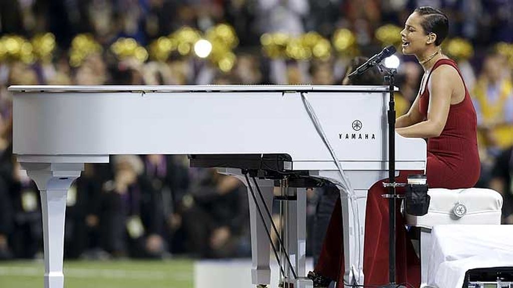 Beyoncé y Alicia Keys funden los plomos de América en la Super Bowl