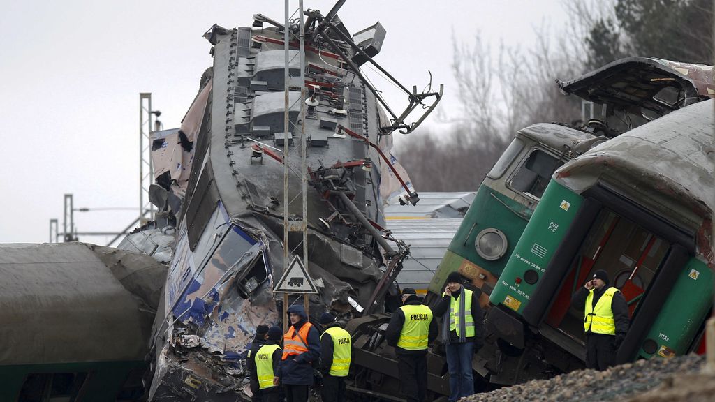 Imágenes del choque de trenes en Polonia