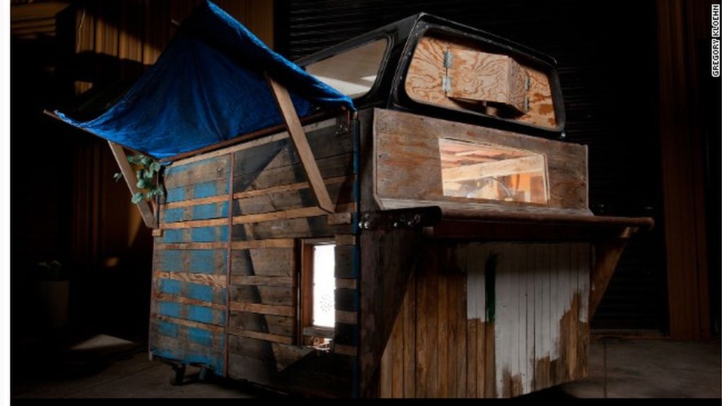 Palacios de basura, espectaculares casas construidas a partir de chatarra