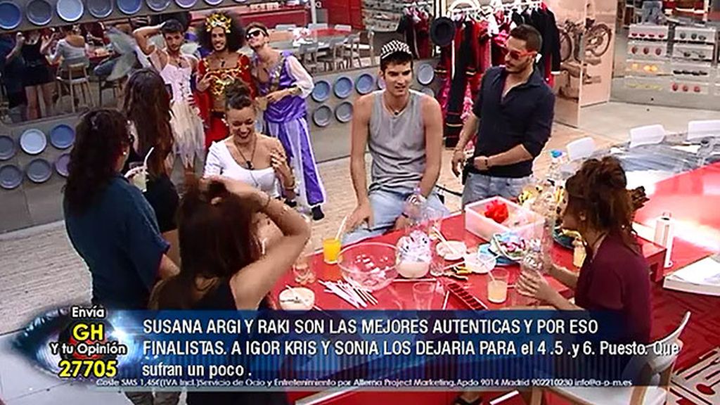 Los concursantes celebraron el cumpleaños de Saray