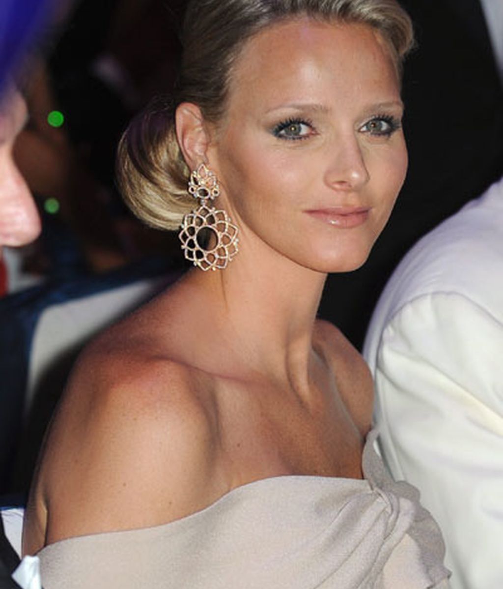 Realeza y famosos, juntos en el Baile de la Cruz Roja