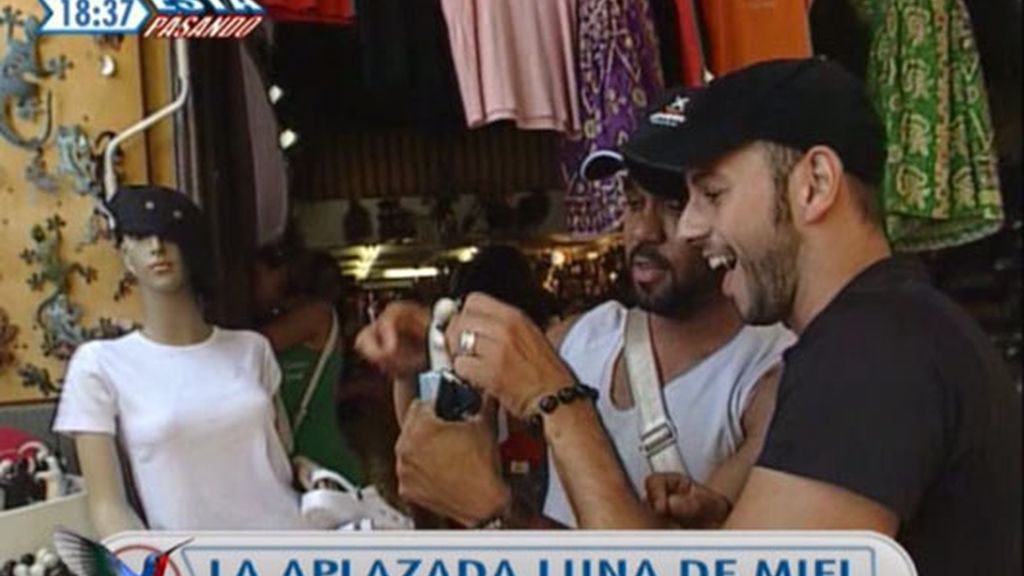 La aplazada luna de miel de Chipper y su marido