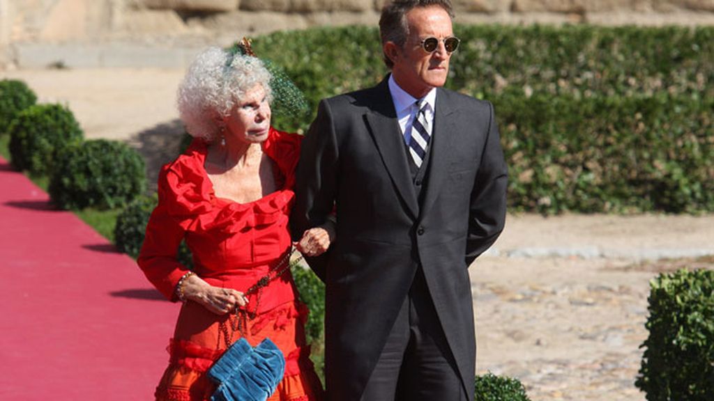 Doña Cayetana no se cortaba a la hora de mezclar colores en cualquier acto social