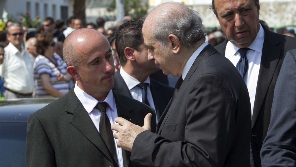 Fernández Díaz, en el funeral de los menores. Foto: EFE