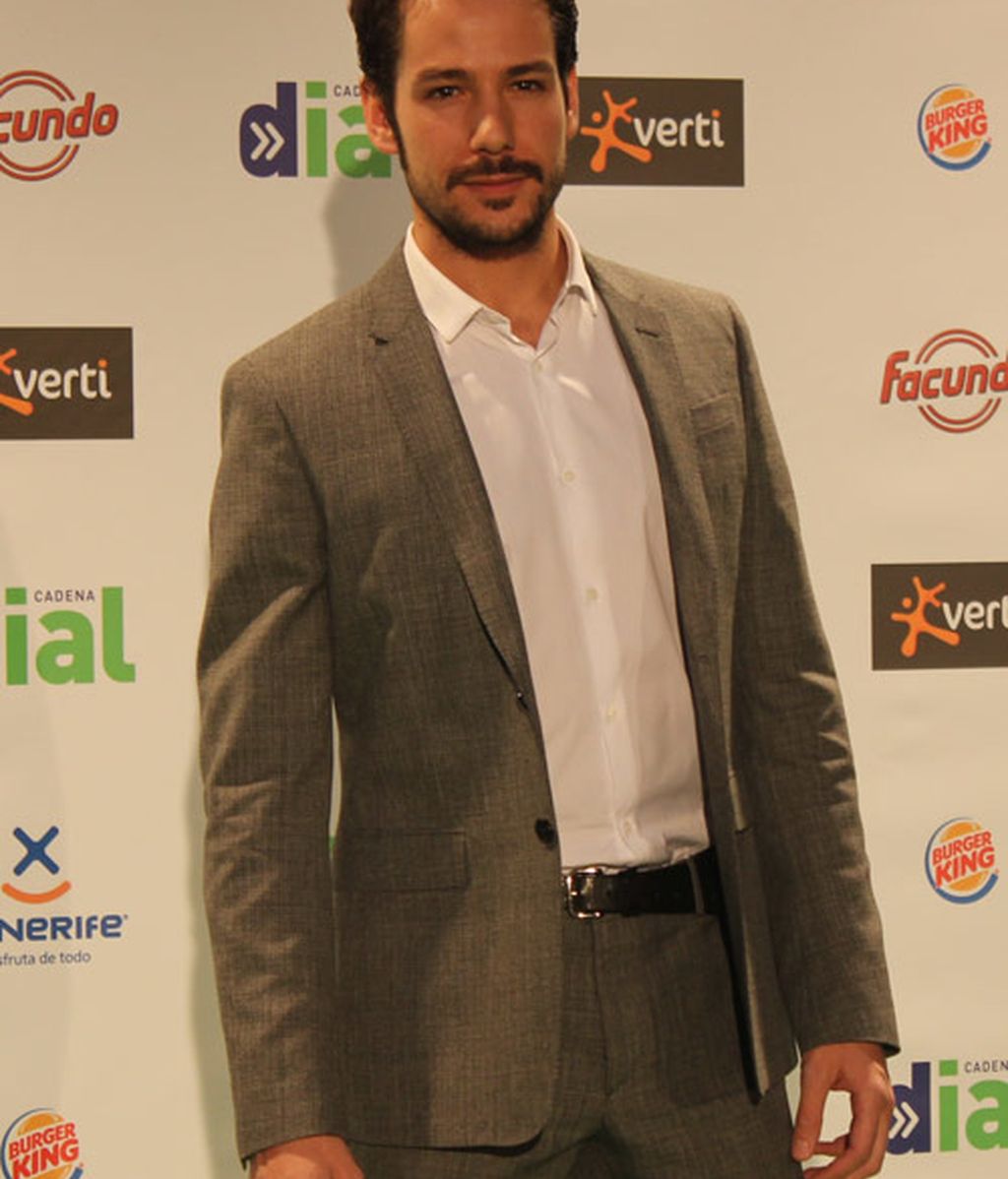 Famosos y premiados en el photocall de los Premios Cadena Dial
