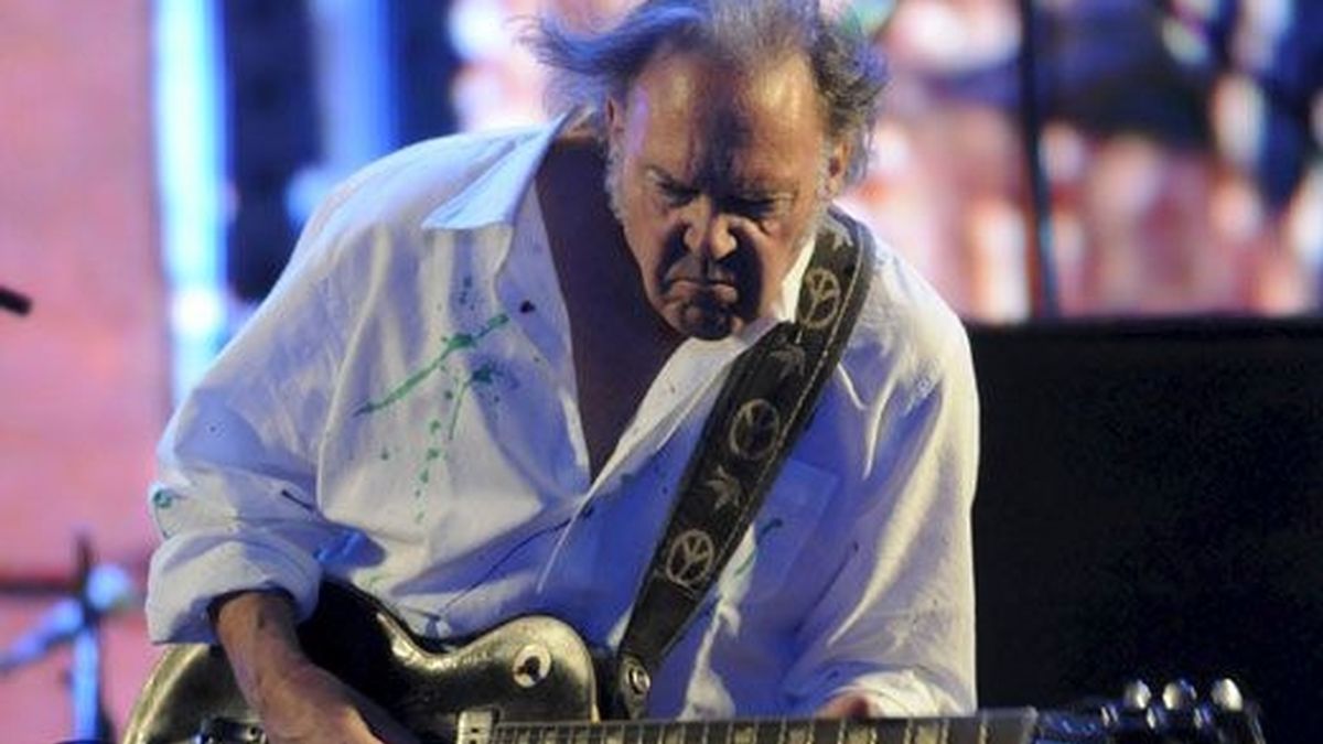 Neil Young cerró con emociones la primera noche de Rock in Río, Madrid ante 50.000 espectadores. Vídeo: ATLAS