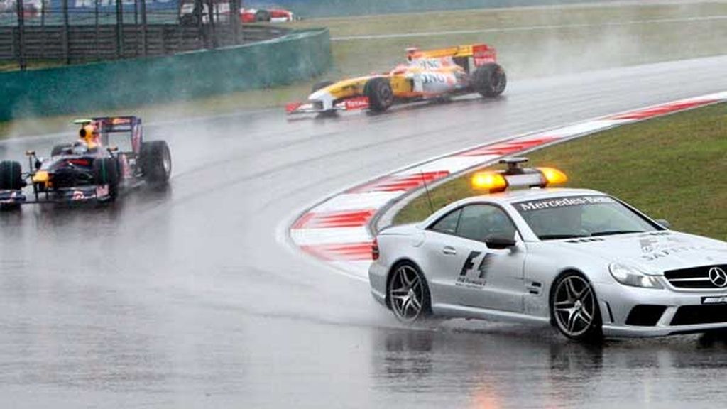 Vettel tras el coche de seguridad