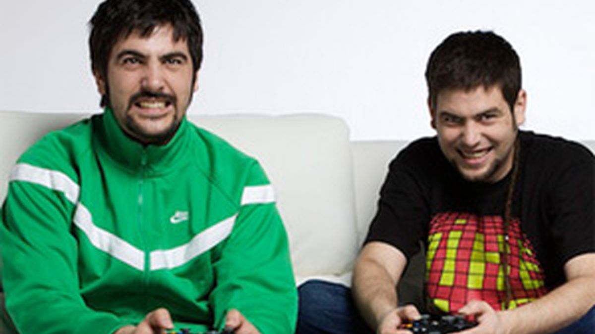 Entre otras cosas, los hermanos Muñoz juegan a la Xbox en el sofá. Foto: Microsoft
