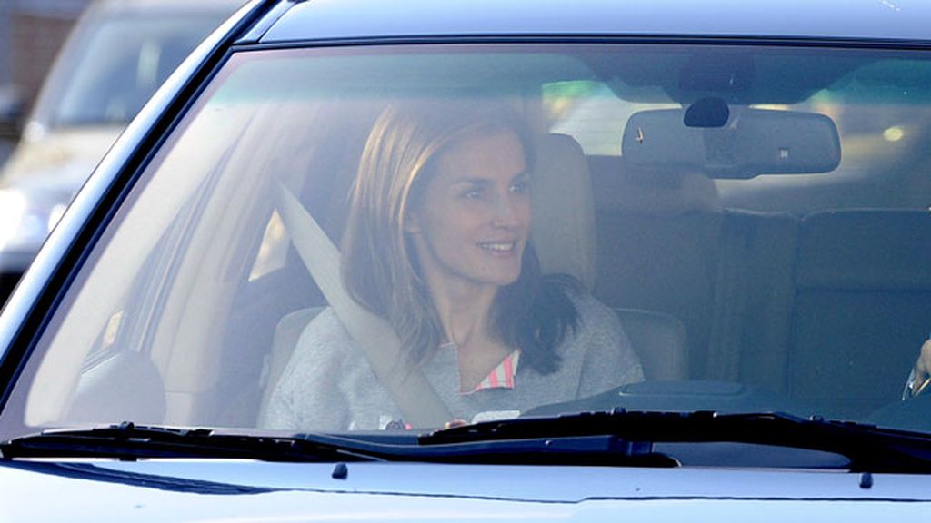 La Familia Real ha saludado a los periodistas desde el coche