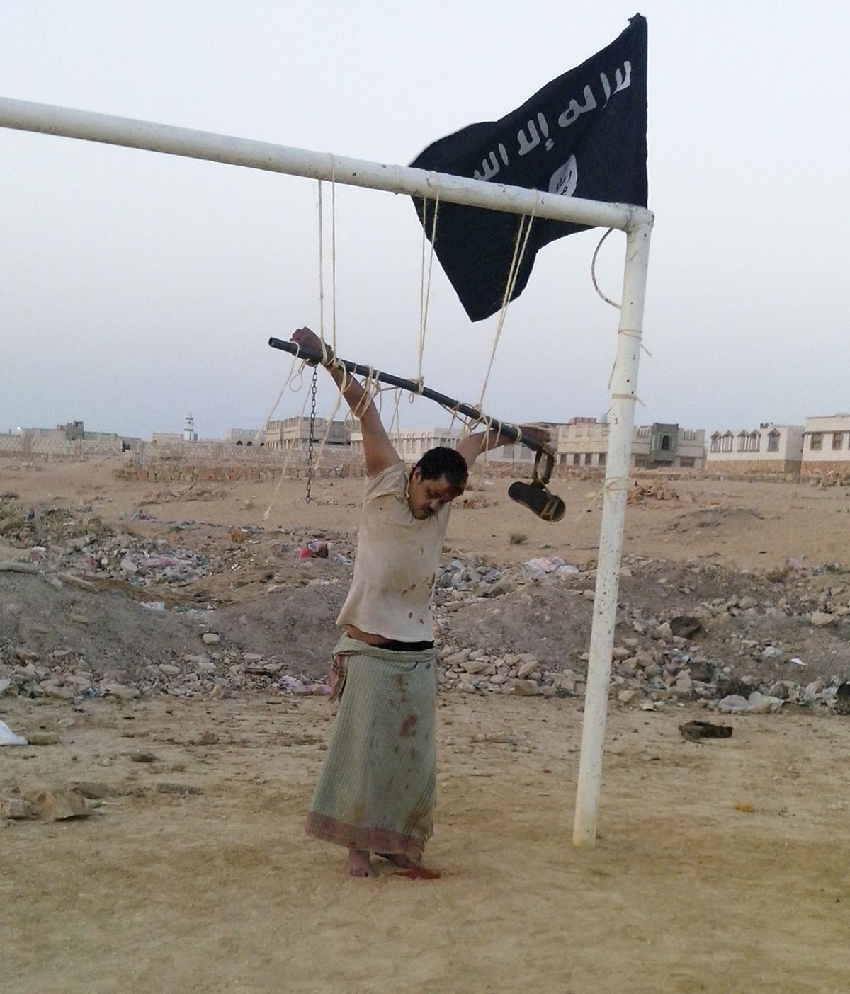 Al Qaeda crucifica a un hombre acusado de ser un espía de EEUU Al Qaeda crucifica a un hombre acusado de ser un espía de EEUU