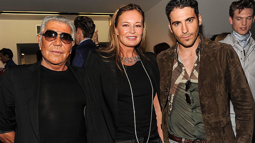 Miguel Ángel Silvestre, adicto a la moda de Milán en el desfile de Roberto Cavalli