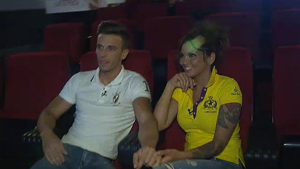 Cristian no aprovecha su cita en el cine