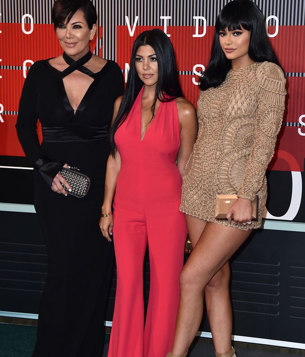 Kris Jenner, Kourtney Kardashian y Kylie Jenner, ésta de Balmain