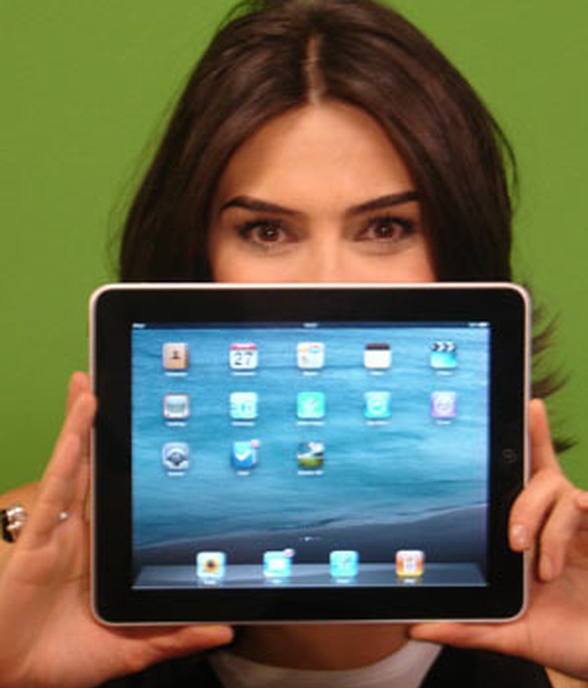 Marta compró su iPad en Nueva York tres días después de que saliera a la venta. Foto: Informativos Telecinco