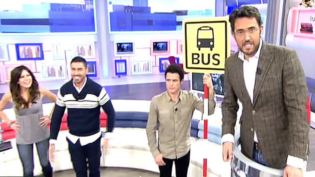 El atril, la parada, figuras de gatos y perros ¡y hasta las tazas!