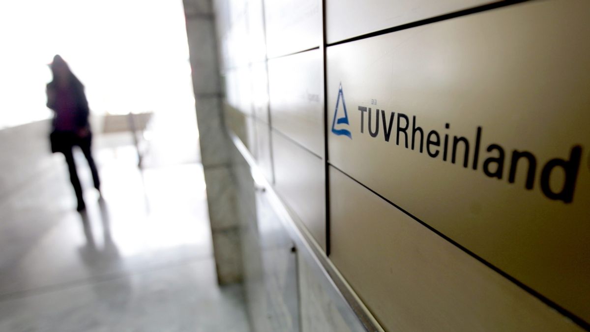 Sede de la mercantil alemana TUV Rheinland hoy, una de las empresas registradas en el marco de una operación contra una supuesta trama de concesiones de ITV en Cataluña