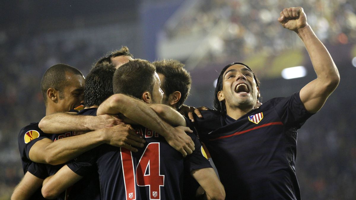 Piña del Atlético de Madrid celebrando el gol de Adrián