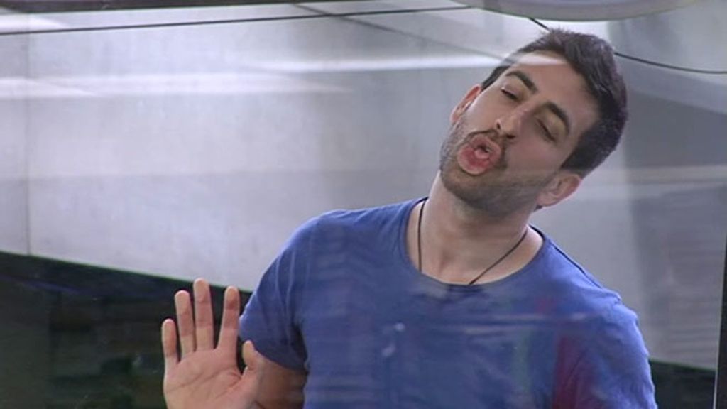 Besos, posturas y mucha tensión sexual