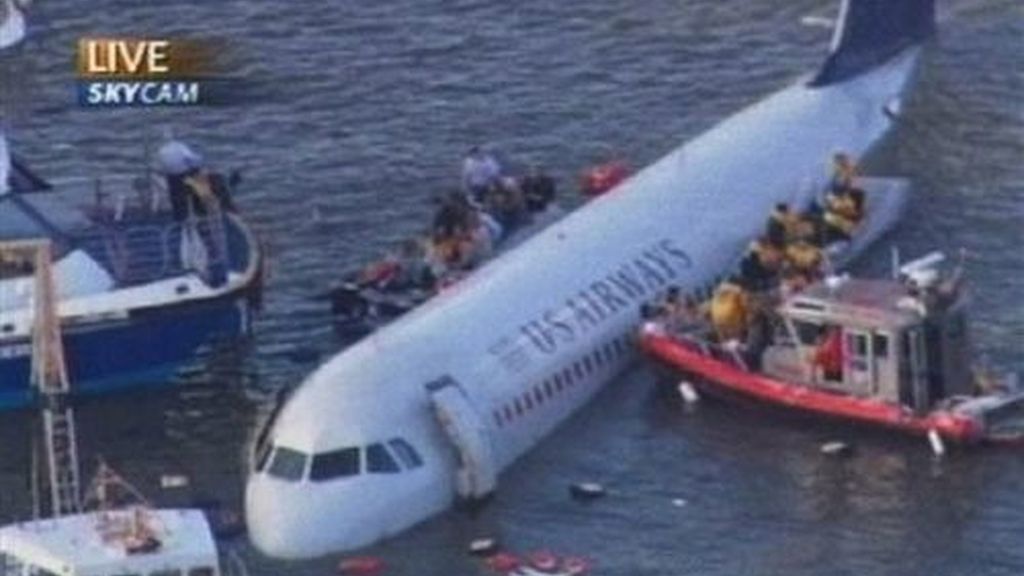 SE ESTRELLA UN AVIÓN EN EL RÍO HUDSON