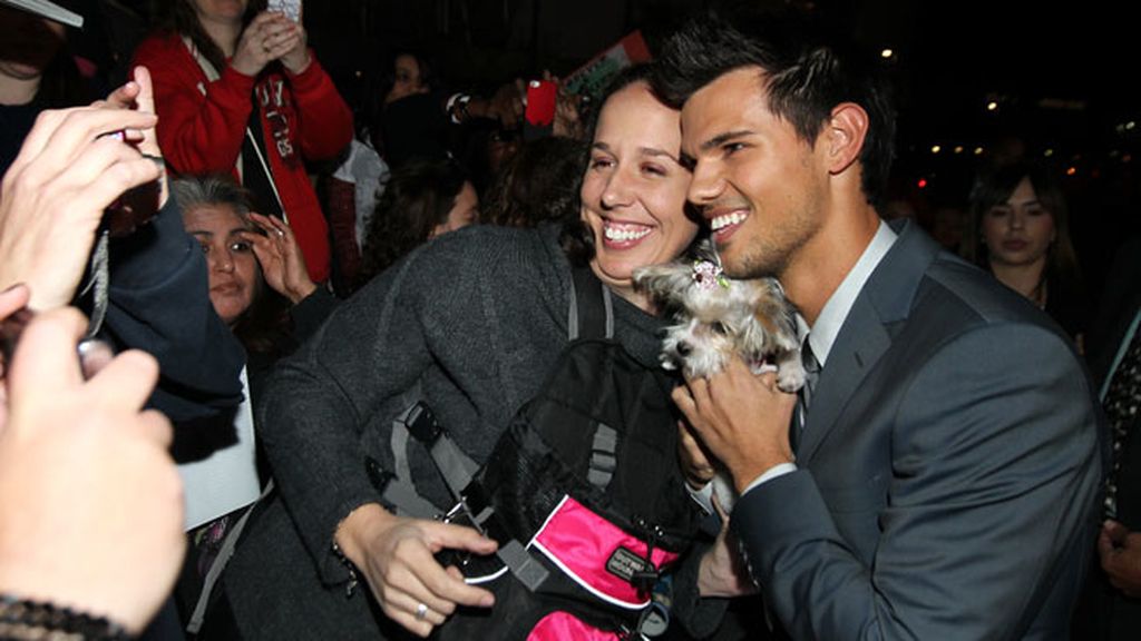 Taylor Lautner, divertido con sus fans
