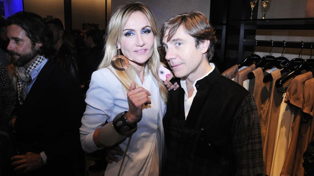 Clara Courel y el diseñador Baruc Corazón