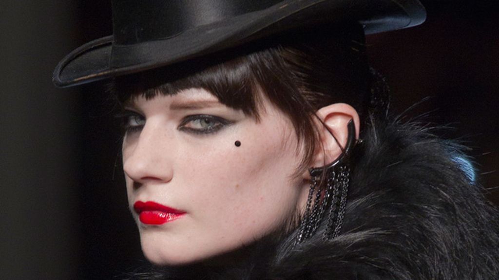 Jean Paul Gautier nos encadena con estos pendientes