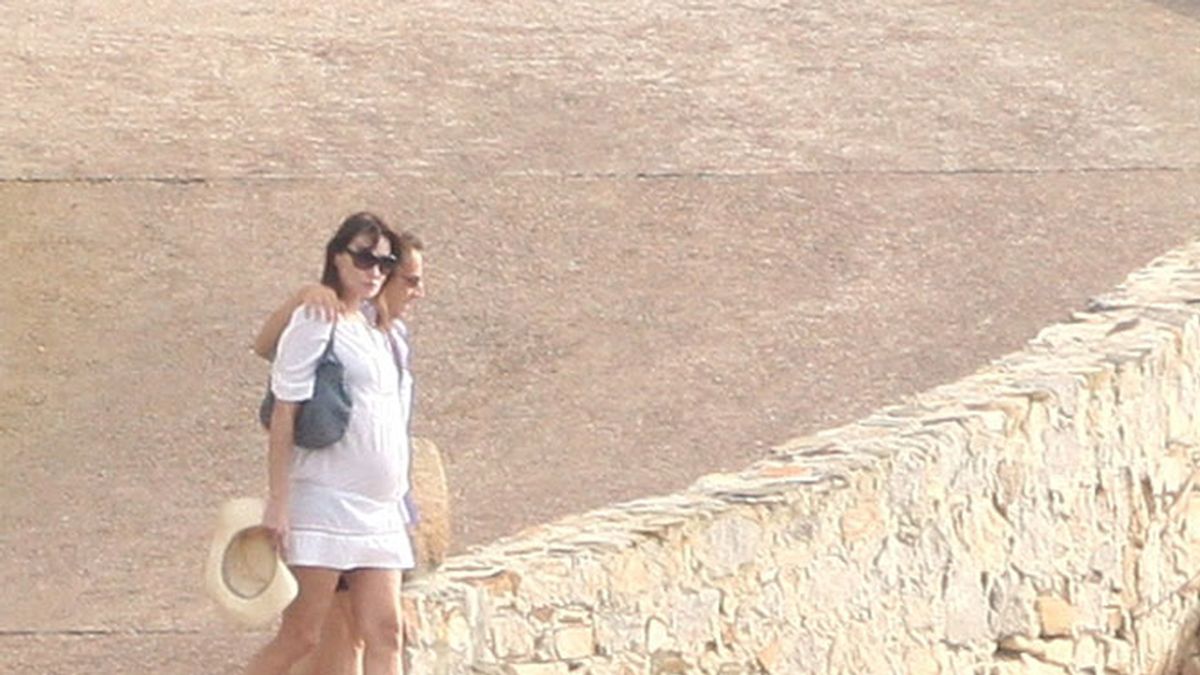 Carla Bruni y Nicolas Sarkozy, embarazados y de vacaciones