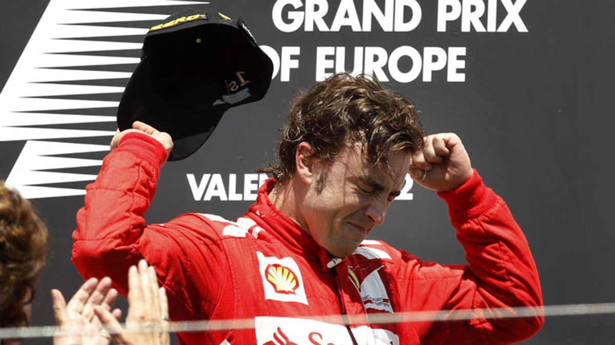 Alonso celebra el primer puesto del Gran Premio de Europa