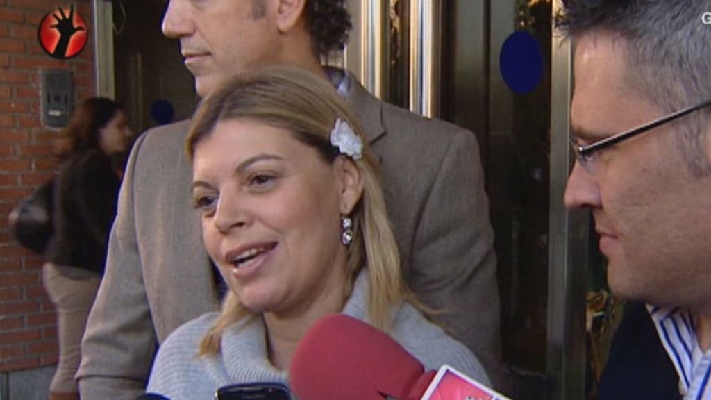 Su novio Carlos no se ha separado de ella ni un segundo