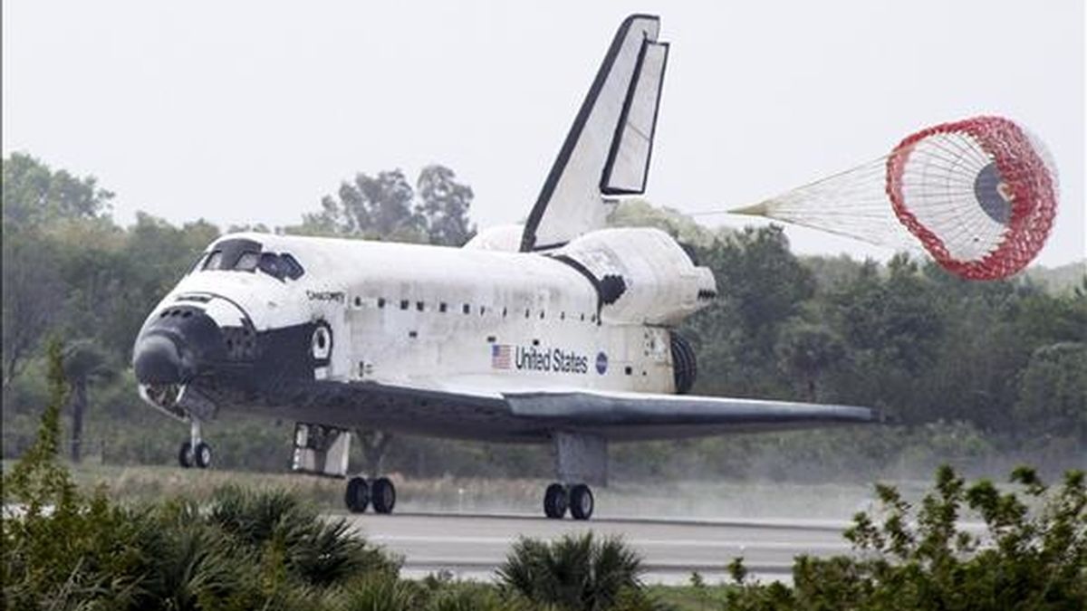 El transbordador Discovery aterriza en Cabo Cañaveral, Florida (EE.UU.), tras completar una misión de trece días en la Estación Espacial Internacional (EEI). EFE