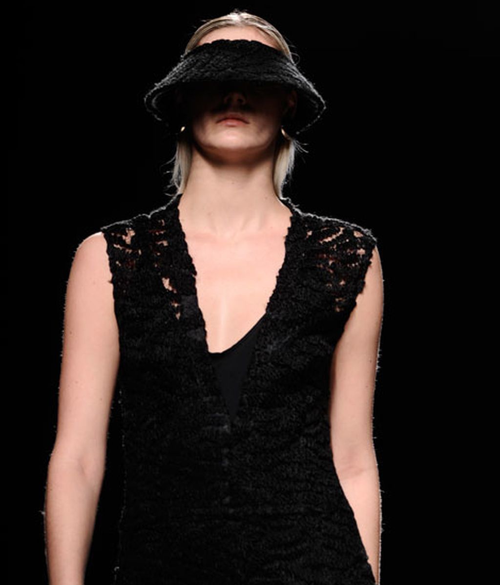 Moisés Nieto: geometría monocromática